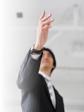 握手する会社員